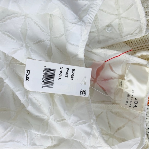 LULU’S JOA White Cotton tiered cold shoulder top - Picture 5 of 7